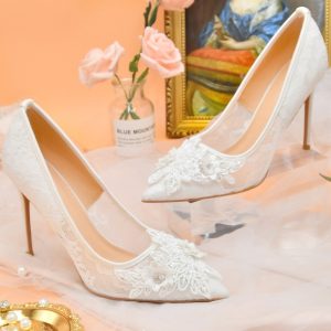 White Lace Flower Bride's Wedding Shoes