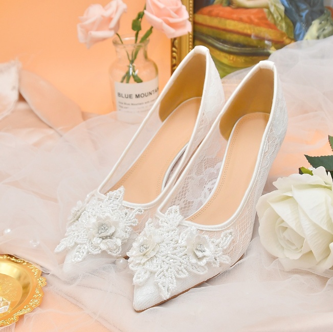 White Lace Flower Bride's Wedding Shoes - Image 4